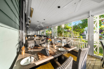 Zees Grill summer patio in Niagara on the Lake